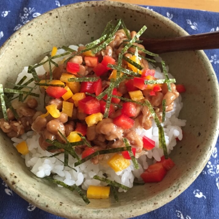 パプリカ納豆丼
